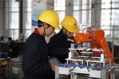 安丘職業(yè)中專在全省技能大賽中勇奪第一名 技術服務領域的卓越成就